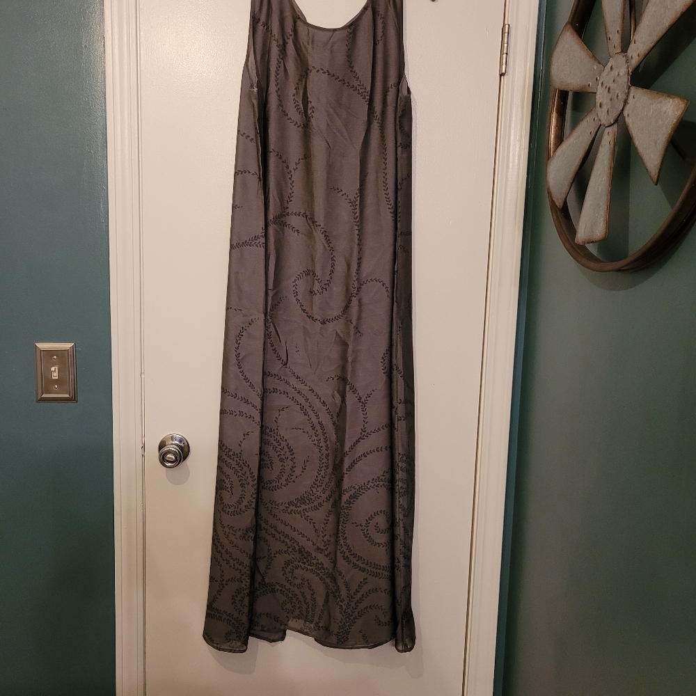 Casual Corner Long Leaf-Print Sleeveless Dress